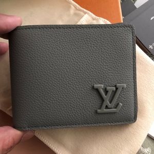 New NEVER USED Mens Calf Skin Grey Wallet